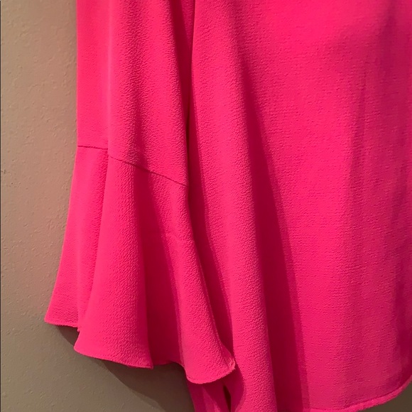 VINCE CAMUTO Blouse. Size Small - Picture 5 of 11